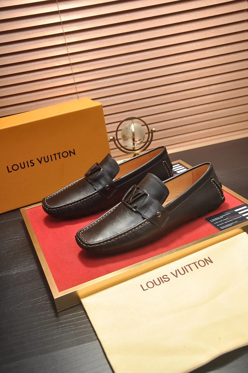Men's men's shoes 💰420💶 [LV Doudou shoes] (water-dyed cowhide lining) new model is on the market, available on the official website. The new Doudou shoes are processed into single-color materials, and the uppers are made of imported cowhide material. The body of the shoe is fully hemmed with mark thread, and is lined with imported original cowhide leather. The elegant shoe shape is super suitable for all-matching, and the size is 38-44.